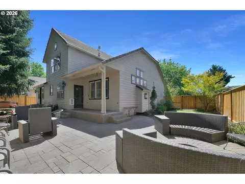 Exterior - 2183 Ashbury Dr, Eugene, OR 97408 photo 4 of 10