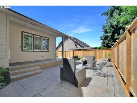 Exterior - 2183 Ashbury Dr, Eugene, OR 97408 photo 9 of 10