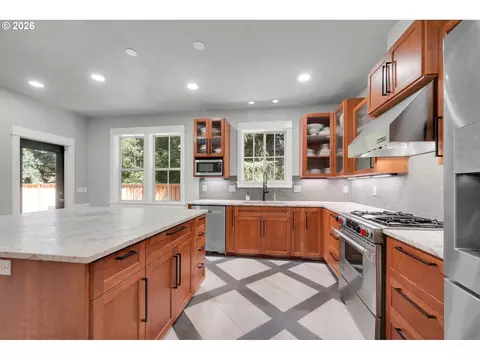 Kitchen - 2183 Ashbury Dr, Eugene, OR 97408 photo 2 of 5