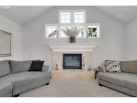 Living - 2183 Ashbury Dr, Eugene, OR 97408 photo 2 of 4