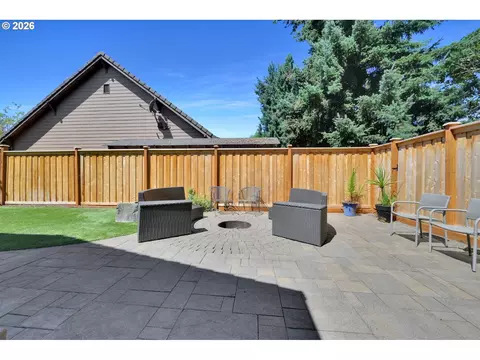 Exterior - 2183 Ashbury Dr, Eugene, OR 97408 photo 10 of 10