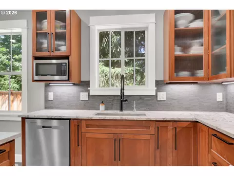 Kitchen - 2183 Ashbury Dr, Eugene, OR 97408 photo 3 of 5