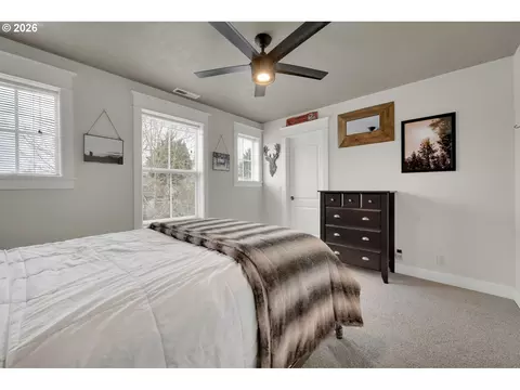 Bedroom - 2183 Ashbury Dr, Eugene, OR 97408 photo 6 of 7