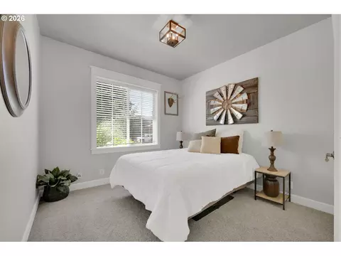 Bedroom - 2183 Ashbury Dr, Eugene, OR 97408 photo 3 of 7