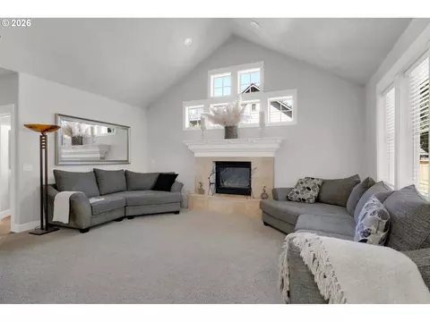 Living - 2183 Ashbury Dr, Eugene, OR 97408 photo 1 of 4
