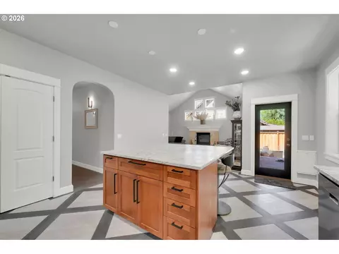 Kitchen - 2183 Ashbury Dr, Eugene, OR 97408 photo 5 of 5