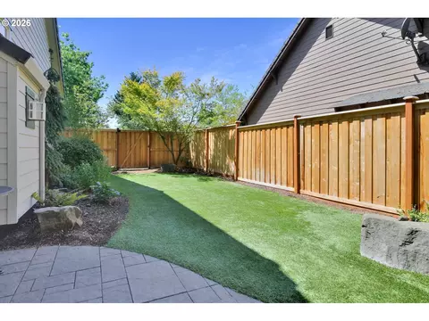 Exterior - 2183 Ashbury Dr, Eugene, OR 97408 photo 7 of 10