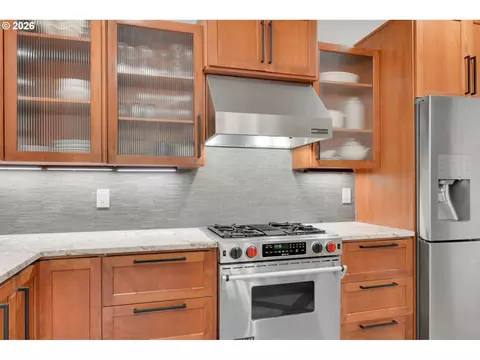 Kitchen - 2183 Ashbury Dr, Eugene, OR 97408 photo 4 of 5