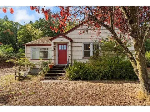 3148 Willamette St, Eugene, OR 97405 photo 1
