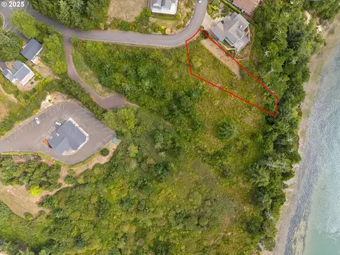 1045 NW Highland Dr, Waldport, OR 97394