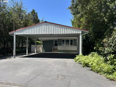1600 Rhododendron Dr #112, Florence, OR 97439
