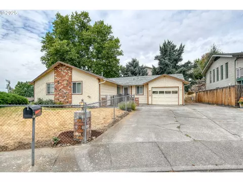 719 NW 3rd Dr, Pendleton, OR 97801