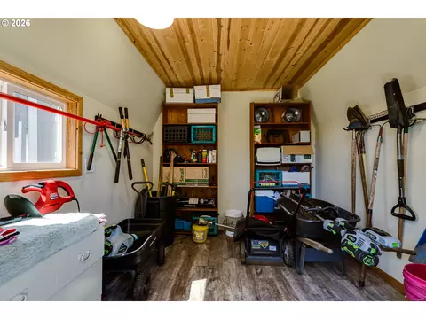 34681 Devonshire Dr, Eugene, OR 97405 photo 31