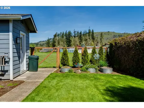34681 Devonshire Dr, Eugene, OR 97405 photo 32