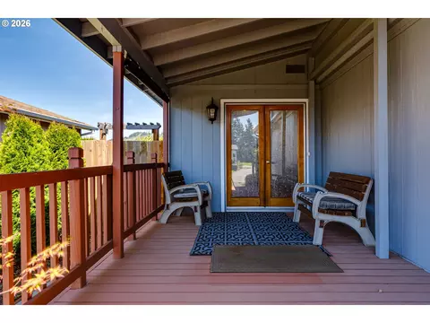 34681 Devonshire Dr, Eugene, OR 97405 photo 4