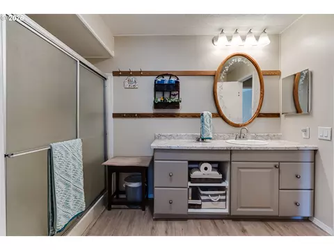 34681 Devonshire Dr, Eugene, OR 97405 photo 23