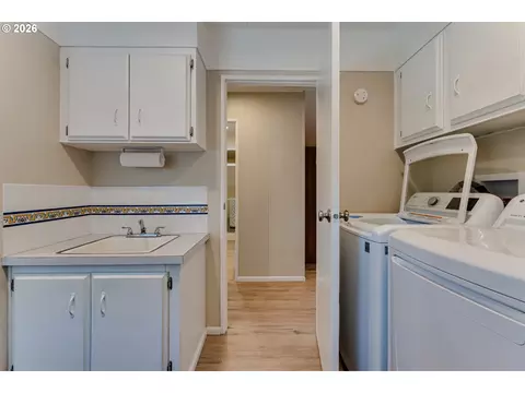 34681 Devonshire Dr, Eugene, OR 97405 photo 24