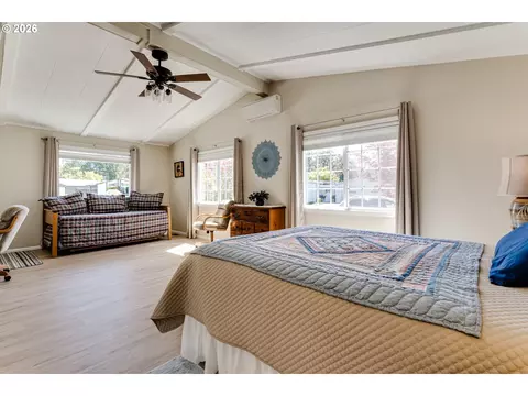34681 Devonshire Dr, Eugene, OR 97405 photo 21