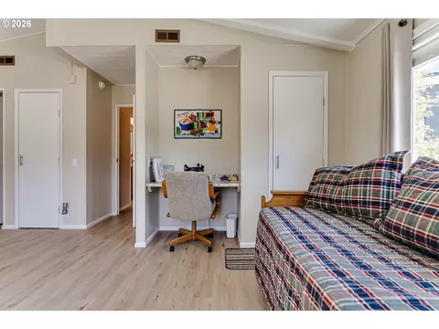 34681 Devonshire Dr, Eugene, OR 97405 photo 22