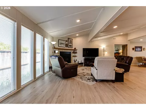 34681 Devonshire Dr, Eugene, OR 97405 photo 7