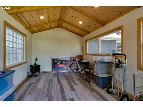 34681 Devonshire Dr, Eugene, OR 97405 photo 29