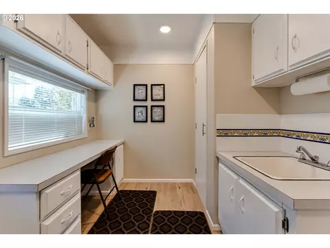 34681 Devonshire Dr, Eugene, OR 97405 photo 25