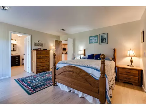 34681 Devonshire Dr, Eugene, OR 97405 photo 16