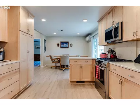 34681 Devonshire Dr, Eugene, OR 97405 photo 15
