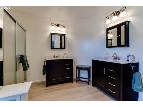 34681 Devonshire Dr, Eugene, OR 97405 photo 17