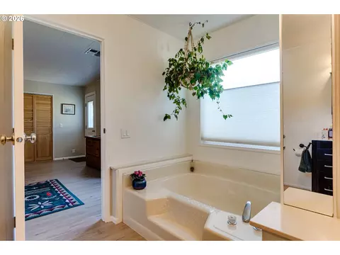34681 Devonshire Dr, Eugene, OR 97405 photo 18