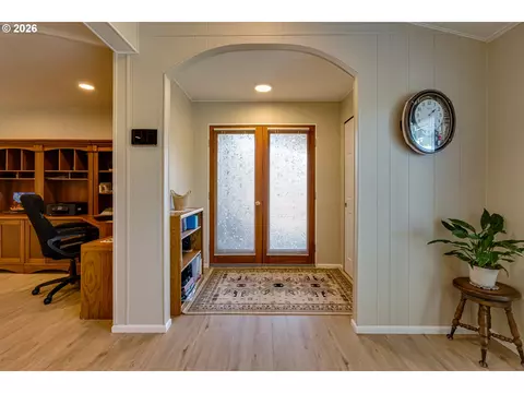 34681 Devonshire Dr, Eugene, OR 97405 photo 5