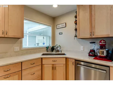 34681 Devonshire Dr, Eugene, OR 97405 photo 14