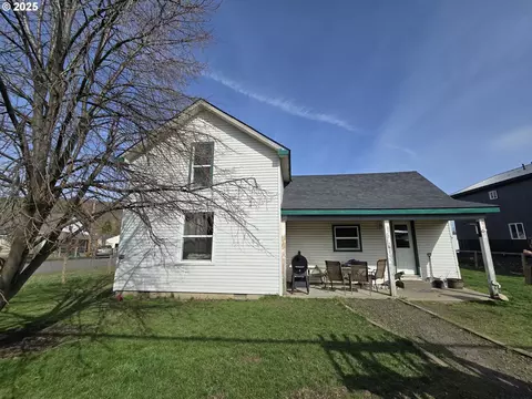 305 N Douglas St, Wallowa, OR 97885