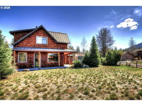 13619 SW Meadowview Dr, Camp Sherman, OR 97730