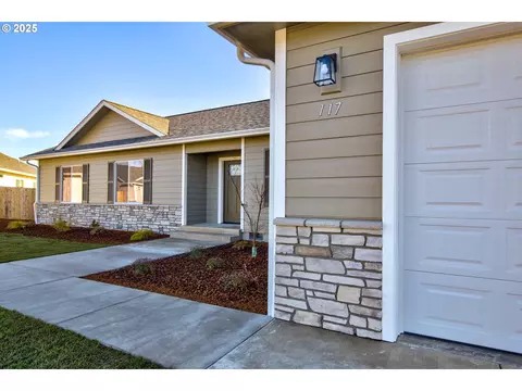 117 Citation Ct, Winston, OR 97496