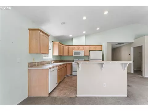 Kitchen - 38926 Haskins St, Sandy, OR 97055 photo 4 of 5