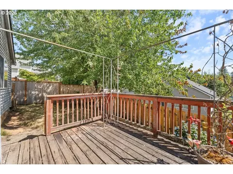 Exterior - 38926 Haskins St, Sandy, OR 97055 photo 2 of 5