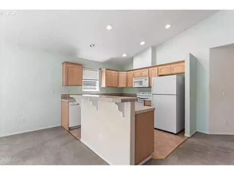 Kitchen - 38926 Haskins St, Sandy, OR 97055 photo 5 of 5