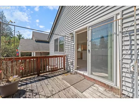 Exterior - 38926 Haskins St, Sandy, OR 97055 photo 3 of 5