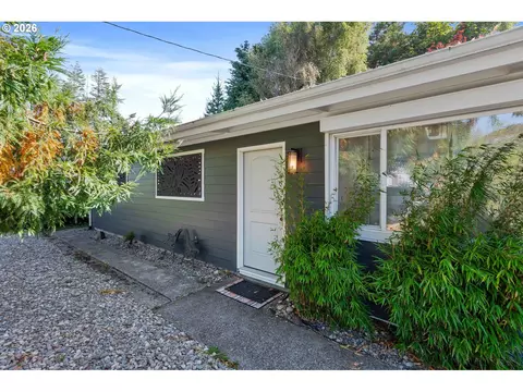 2730 33rd St, Coos Bay, OR 97420