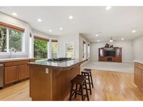 Kitchen - 516 SE 200th Pl, Camas, WA 98607 photo 5 of 5