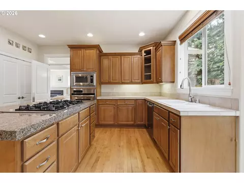 Kitchen - 516 SE 200th Pl, Camas, WA 98607 photo 4 of 5