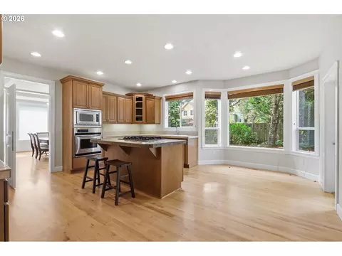 Kitchen - 516 SE 200th Pl, Camas, WA 98607 photo 2 of 5