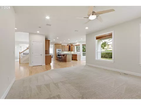 Living - 516 SE 200th Pl, Camas, WA 98607 photo 6 of 6