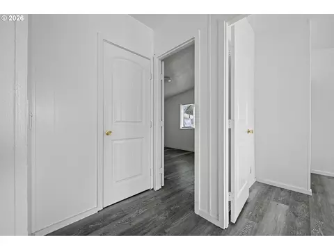 Entry Way - 89 Shady Loop, Springfield, OR 97477 photo 1 of 1