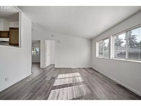 Living - 89 Shady Loop, Springfield, OR 97477 photo 3 of 4