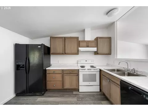 Kitchen - 89 Shady Loop, Springfield, OR 97477 photo 1 of 4