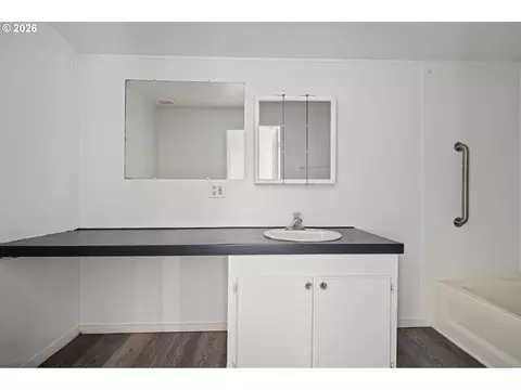 Bath - 89 Shady Loop, Springfield, OR 97477 photo 1 of 3