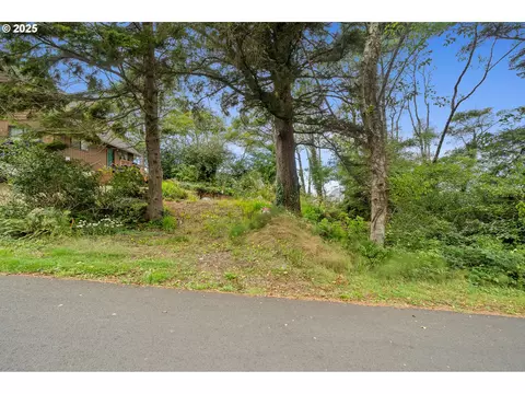 13300 S Easy St, Rockaway Beach, OR 97136