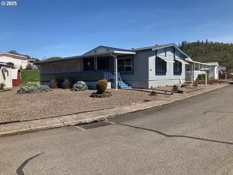 612 Shadow Ranch Ln, Roseburg, OR 97470